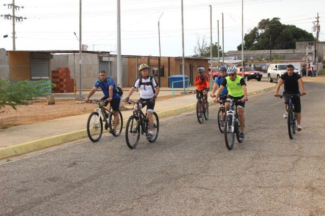 Arias Cardenas en bicicleta