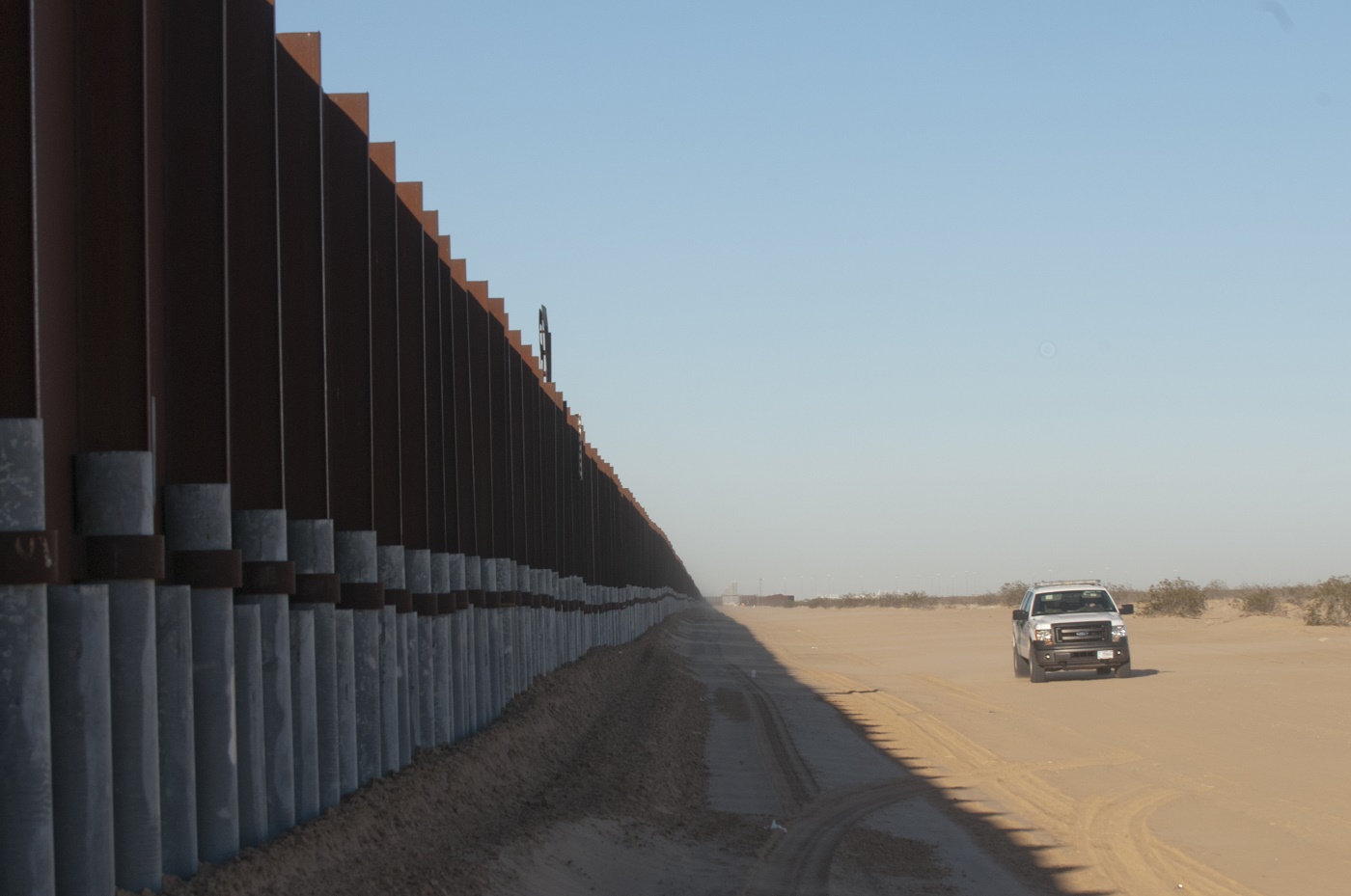 Trump insiste en vincular el muro con la solución para jóvenes indocumentados