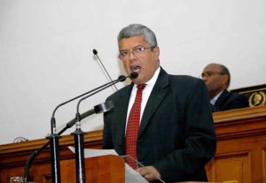 Barragán: Maduro deja el problema del Esequibo en manos de comisiones fantasmas