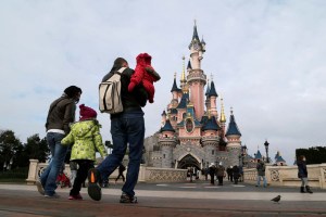 Disney quiere tomar el control de su parque temático en París