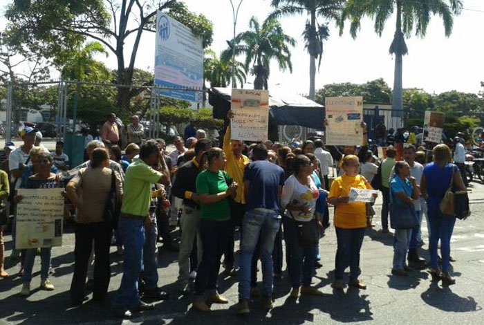 Pacientes protestan en Hospital Pastor Oropeza de Barquisimeto por falta de medicinas