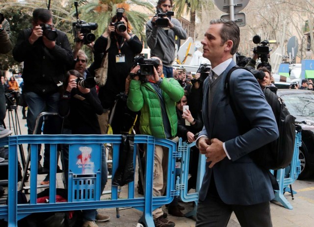 Inaki Urdangarin, husband of Spain's Princess Cristina, arrives at the court in Palma de Mallorca, Spain February 23, 2017. REUTERS/Enrique Calvo