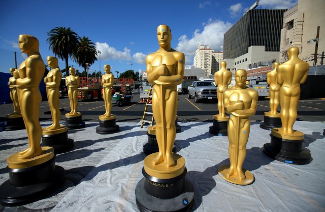 Oscar statues wait for a fresh coat of gold paint as preparations begin for the 89th Academy Awards in Hollywood, California, U.S., February 22, 2017. REUTERS/Mike Blake