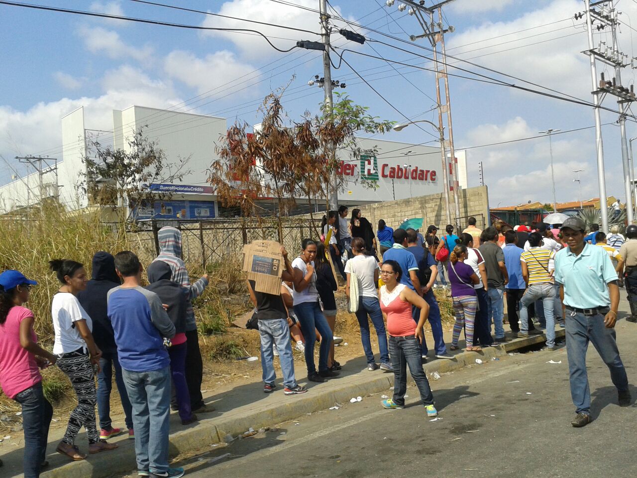 En Lara los días de asueto son para hacer colas