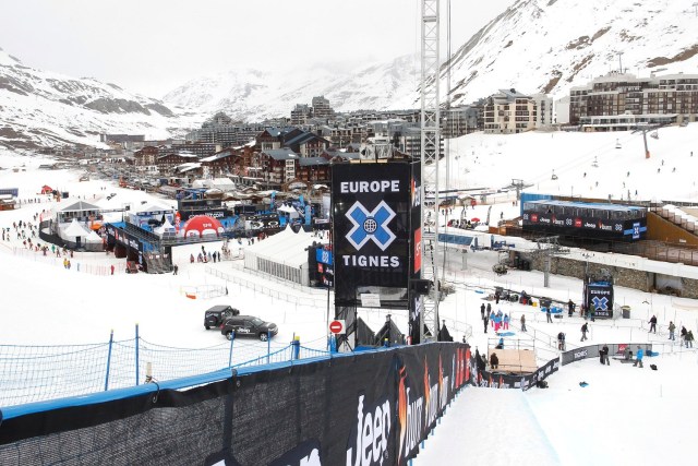 FILE PHOTO - A general view of the alpine ski resort in Tignes, France, March 15, 2011. REUTERS/Benoit Tessier/File photo