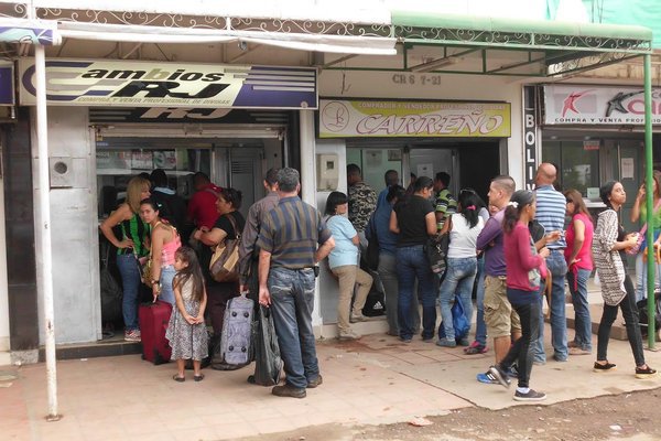 Registran leve repunte del bolívar frente al peso en frontera