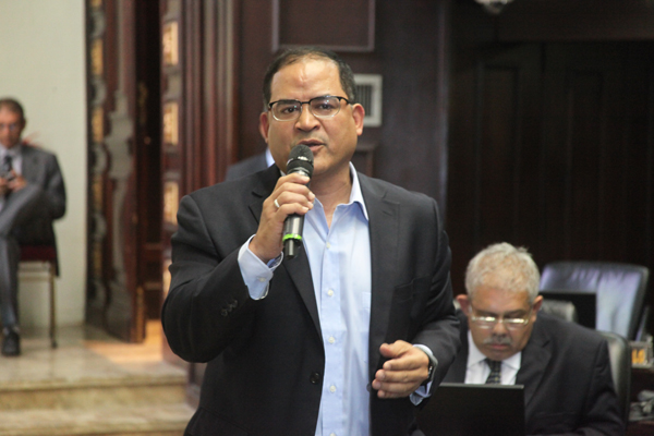 Carlos Valero: Ministro Faría defiende los corruptos que viven del control de cambio