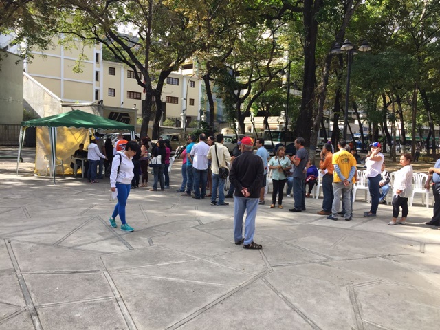 Caraqueños salen en operación “Gran Remate” para validar por Primero Justicia