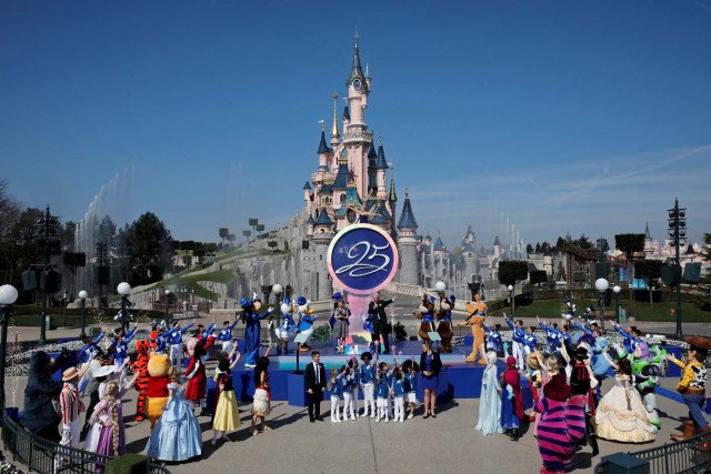 Disney characters attend the 25th anniversary of the park, at Disneyland Paris in Marne-la-Vallee, near Paris, France March 25, 2017. REUTERS/Benoit Tessier