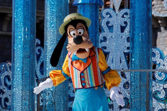 Disney characters Goofy attends the 25th anniversary of Disneyland Paris at the park in Marne-la-Vallee, near Paris, France, March 25, 2017. REUTERS/Benoit Tessier
