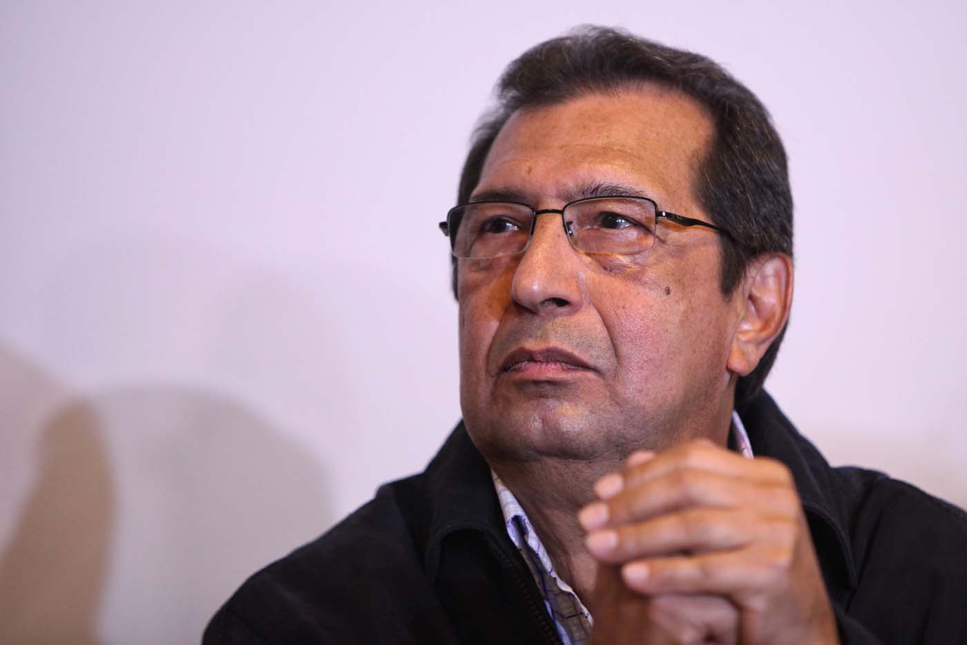 Adán Chávez montó una pataleta porque Twitter suspendió cuentas del chavismo