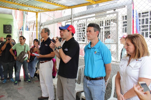 03042017-capriles-U.E.E María Angélica Lusinchi-Comunidad la Lucha-Los Dos Caminos- Sucre (11)