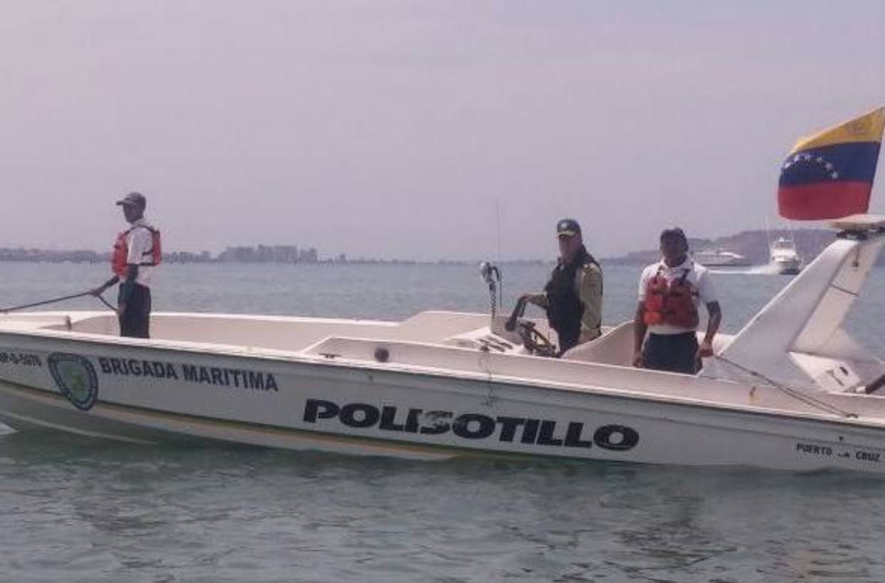 Ocho turistas fueron rescatados de un hundimiento en la isla El Faro