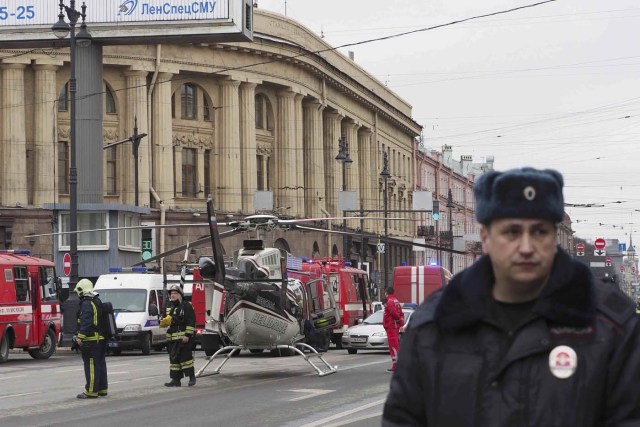 Members of the Emergency services stand next to a helicopter outside Tekhnologicheskiy institut metro station in St. Petersburg, Russia April 3, 2017. REUTERS/Ruslan Shamukov FOR EDITORIAL USE ONLY. NO RESALES. NO ARCHIVES.