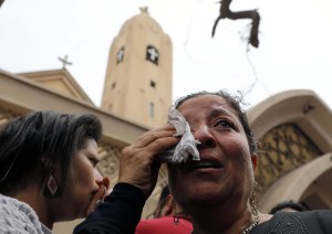 Dos atentados con bomba dejan decenas de muertos y heridos en iglesias de Egipto (fotos)