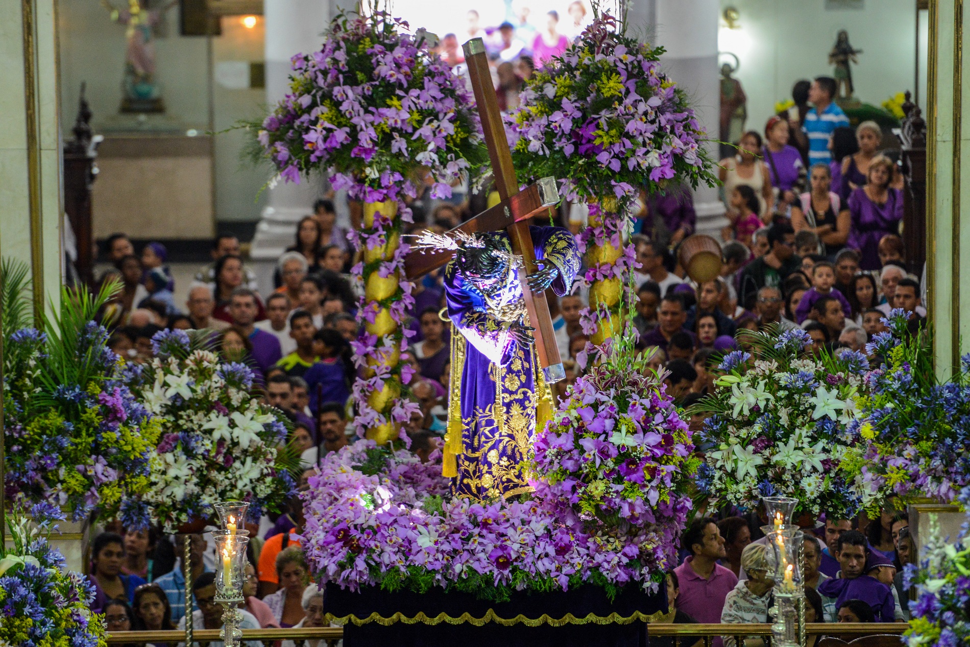 Todos los VIDEOS del ataque chavista a la Basílica de Santa Teresa en el Miércoles Santo