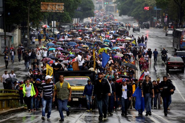 Diputados acompañaron a los caraqueños en las acciones de calle. Foto: Reuters