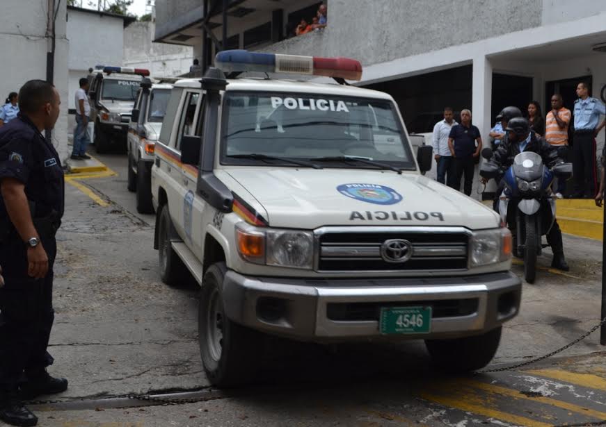 Atacan sede de Polimiranda en Los Teques, un funcionario herido