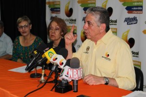 Alfredo Ramos: El pueblo necesita comida y medicinas, no armas