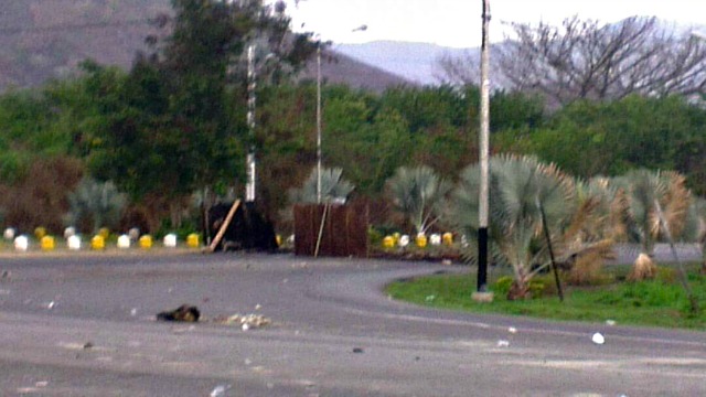 Con barricadas cierran el paso en San Joaquín, Guacara (fotos)