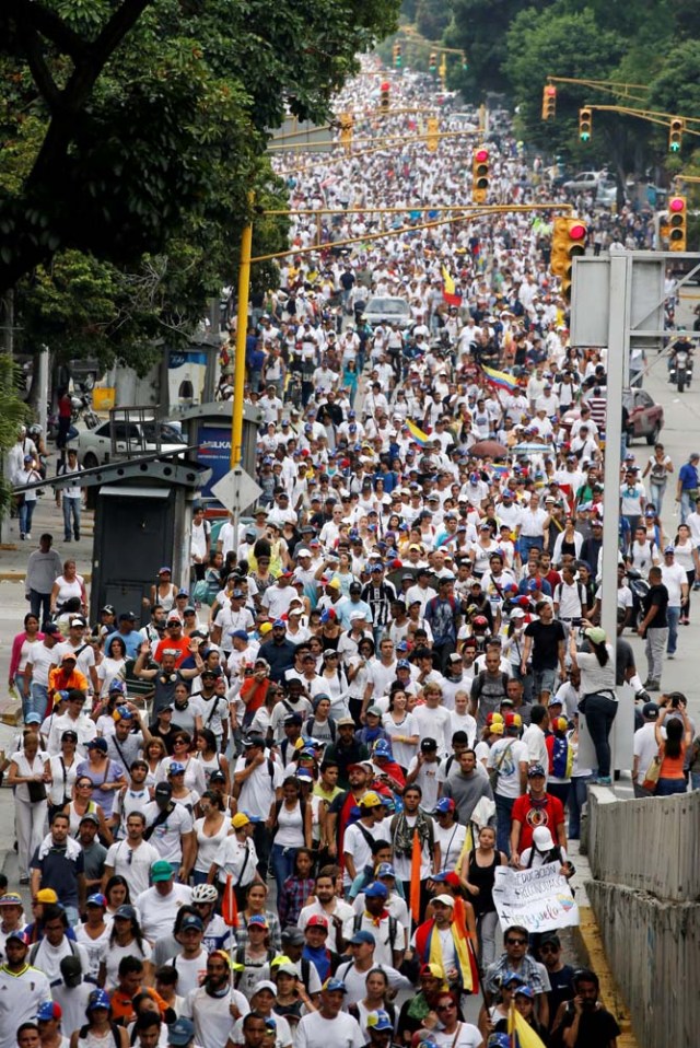 Demonstrators take part in a rally to honour victims of violence during a protest against Venezuela's President Nicolas Maduro's government in Caracas, Venezuela, April 22, 2017. REUTERS/Carlos Garcia Rawlins