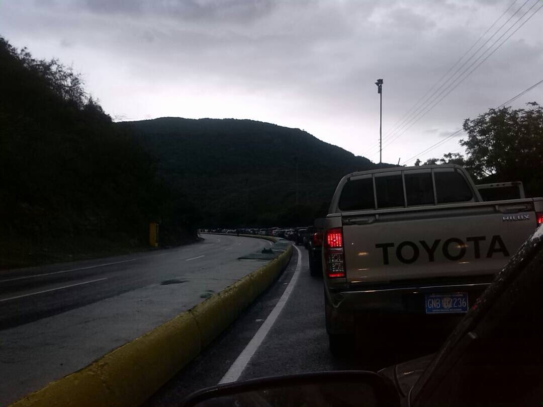 Cerrados accesos desde La Guaira hacia Caracas #1May (Fotos)