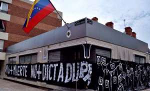 Así amaneció el consulado de Venezuela en Madrid (Fotos y Video)