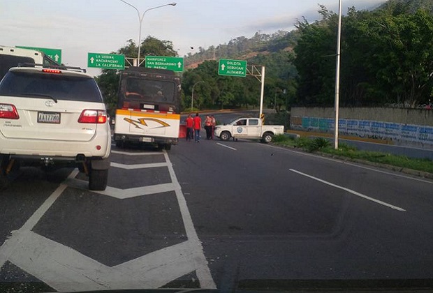 PNB cierra un canal hacia la Cota desde el Distribuidor Metropolitano #10Jun