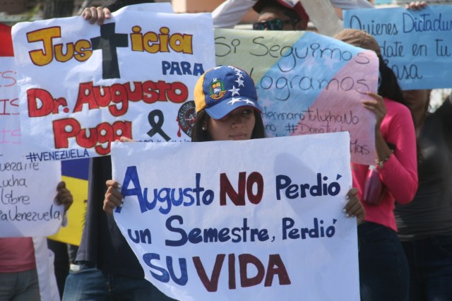Estudiantes de la UDO - Bolívar realizaron pancartazo en rechazo a la muerte de Puga