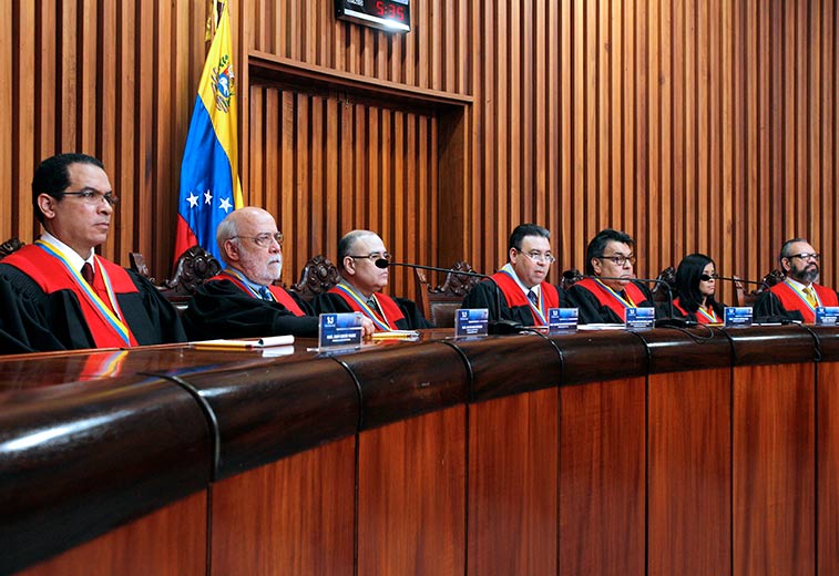 TSJ prohíbe salida del país al alcalde de Mérida y fija audiencia para agosto
