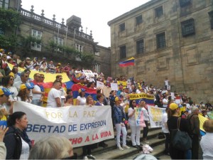 Venezolanos se concentran en Catedral de Santiago de Compostela