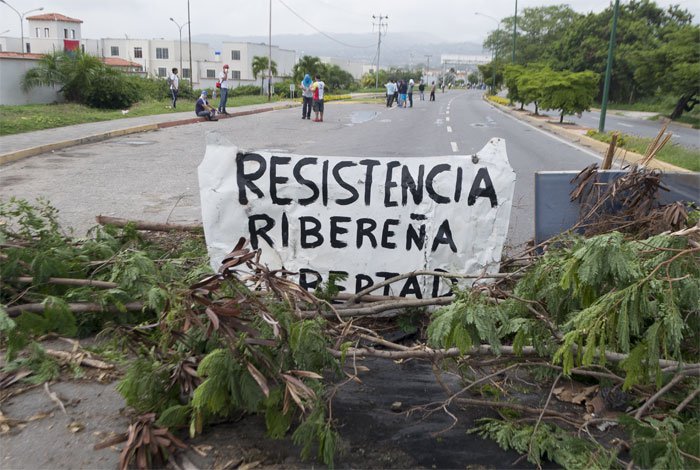 Mantienen barricadas en Cabudare y Barquisimeto (Fotos)
