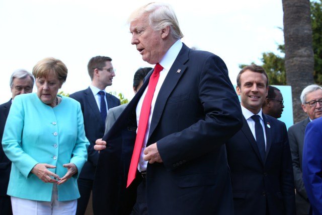 Angela Merke, Donald Trump y Emmanuel Macrón en la cumbre del G7. Foto: Reuters/Alessandro Bianchi