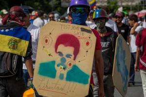 El ideólogo de Hugo Chávez critica a los “asesores idiotas podemitas” de Nicolás Maduro