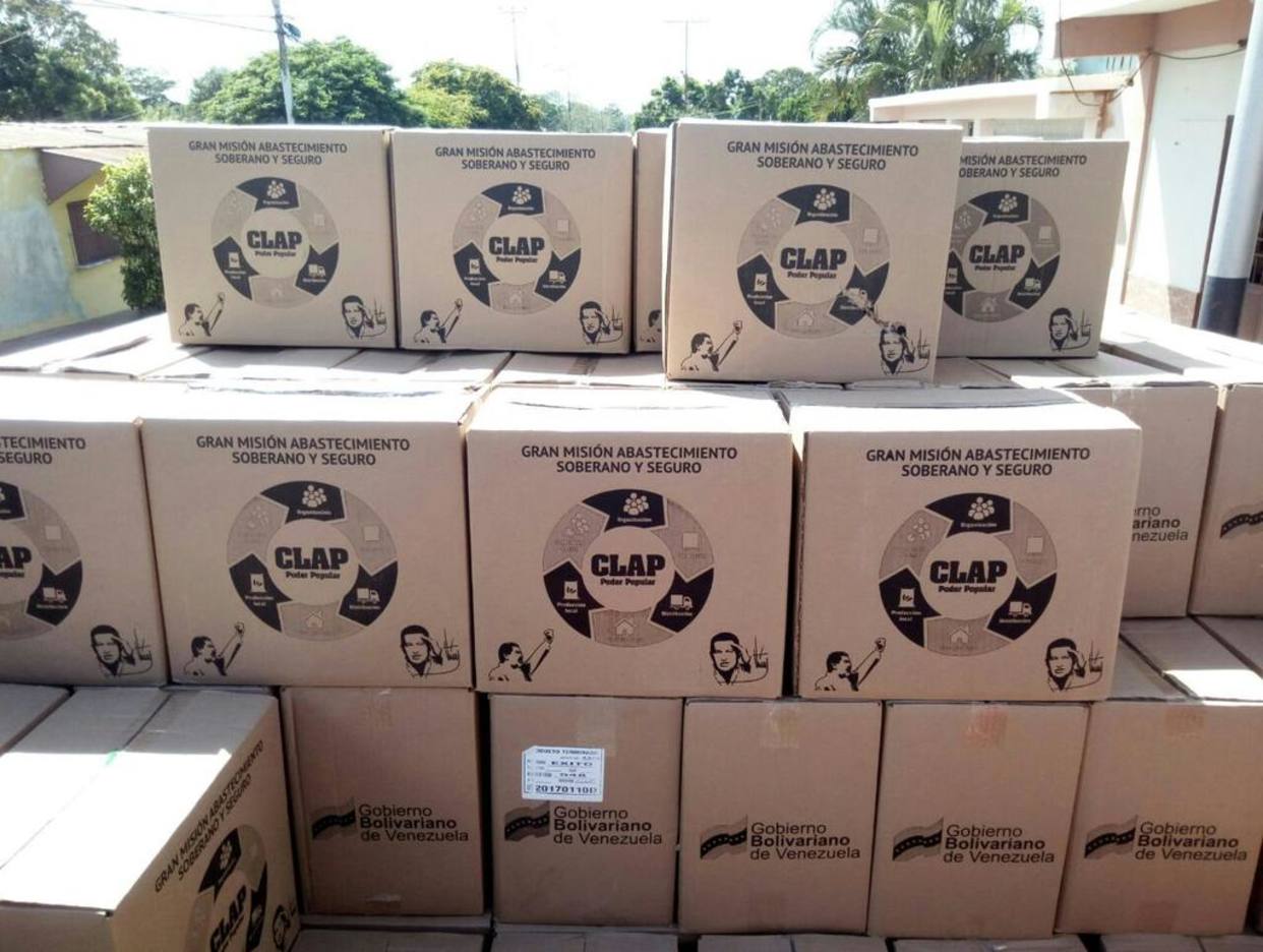 Maduro compra votos de chavistas con cajas de comida clap