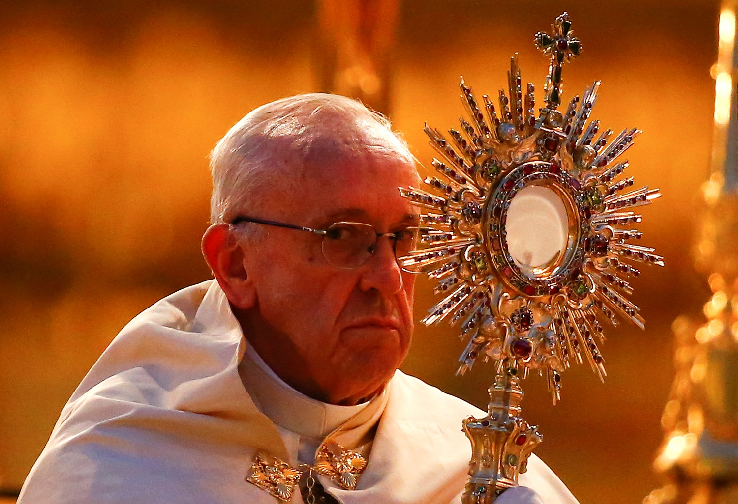 El Papa alerta de un mundo frenético y pobre de recuerdos durante el Corpus Christi