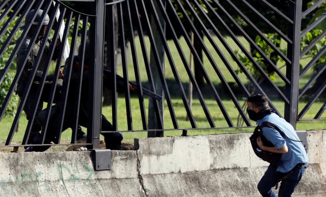 El joven fue asesinado mientras se encontraba en una manifestación frente a La Carlota. REUTERS/Carlos Garcia Rawlins