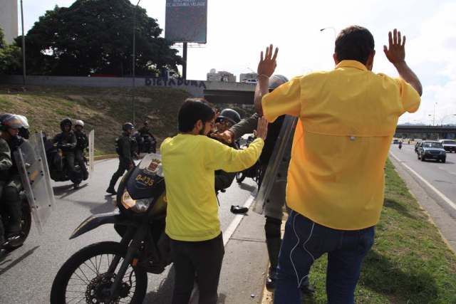 Diputados Miguel Pizarro y Juan Requesens agredidos en la autopista Francisco Fajardo / Foto @Miguel_Pizarro