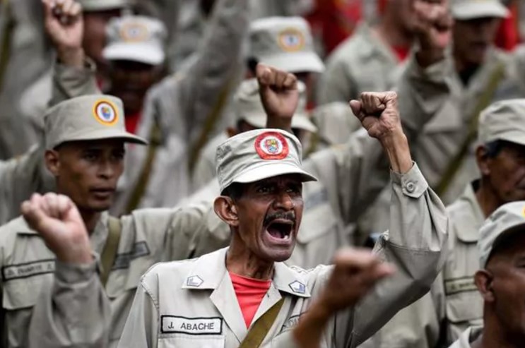 Maduro quiere elevar a un millón número de milicianos