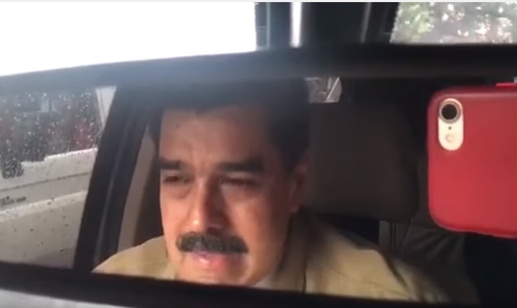 Las desventuras de Nicolás Maduro “el chofer”: Atrapado en un colón en Catia (video)