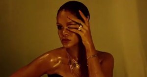 El nuevo y bochornoso episodio que protagonizó Rihanna (Fotos + besos)
