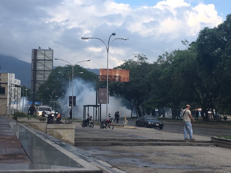 Reportan represión con gas lacrimógeno en la avenida Las Delicias de Maracay este #16Jun