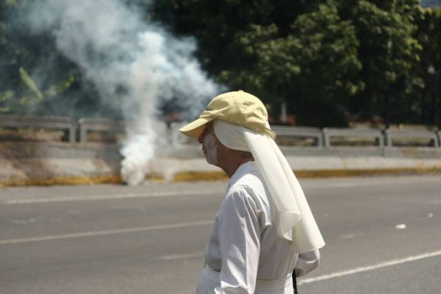 GNB reprime a manifestantes en la Francisco Fajardo / Foto: Will Jiménez