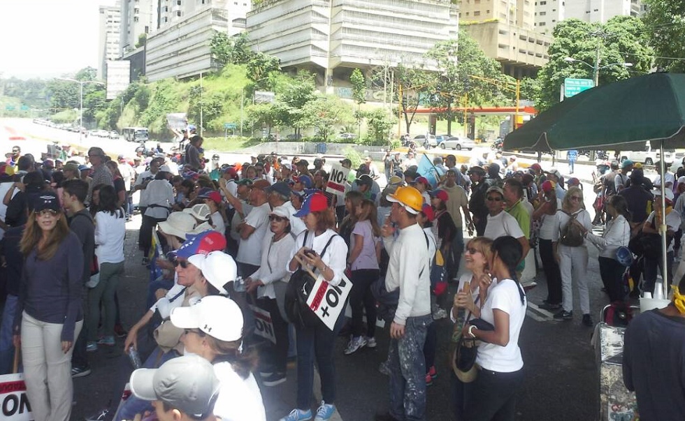 Cerrado el Distribuidor Santa Fe por marcha hacia la Fiscalía #22Jun (Fotos)