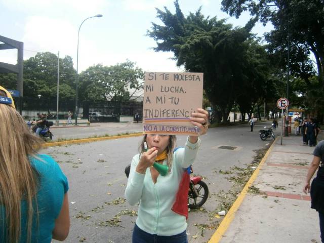 En la avenida Rómulo Gallegos (Miranda) también se cumplió el trancazo. Foto: @Daylijournal / LaPatilla.com