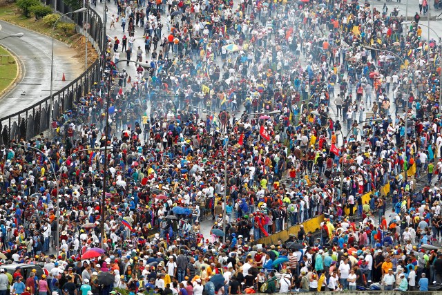 La oposición se concentrará en la autopista Francisco Fajardo (Foto: Reuters)