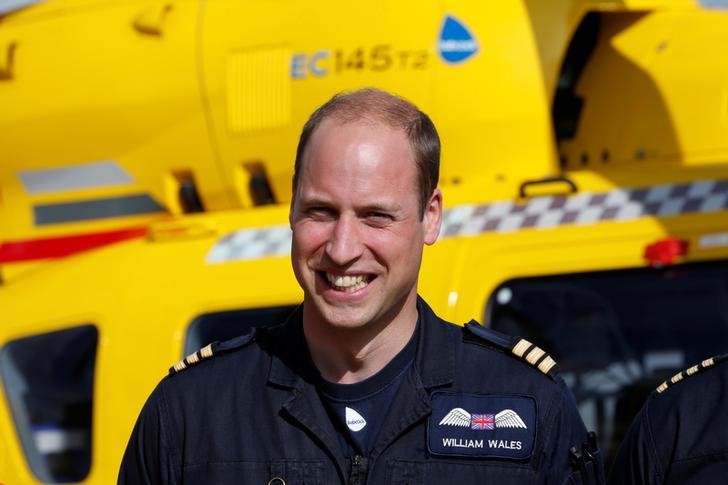 Príncipe Guillermo deja empleo como piloto de ambulancia para asumir tareas reales a tiempo completo