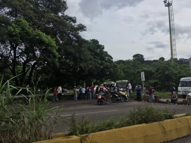 Protestan en Táriba por falta de gas / foto: @andreyvizar