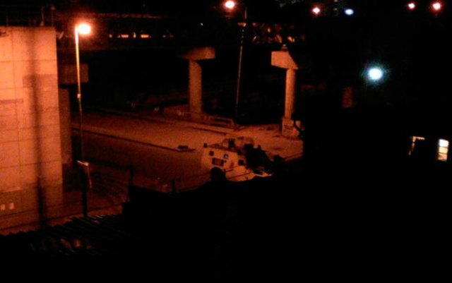 Otra noche tensa tras represión en 5 de julio: Fuertes detonaciones y presencia de tanquetas @chikungunya5