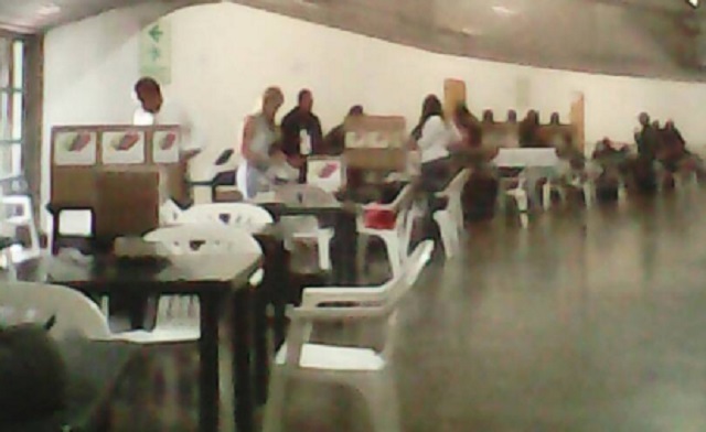 Instalación de mesas electorales en El Poliedro de Caracas // Foto @LaPiraya 